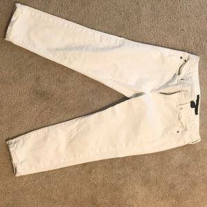Women’s size 29 low rise capri white jeans.